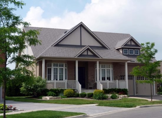 tamko-metalworks-stonecrest-slate-river-rock-brown-house